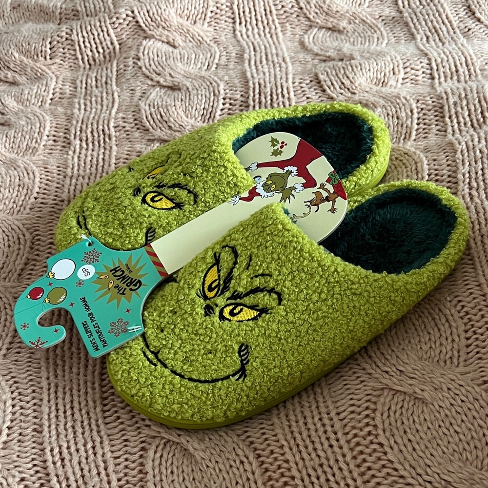 Grinch Fuzzy Slippers / Mens Small / NWT